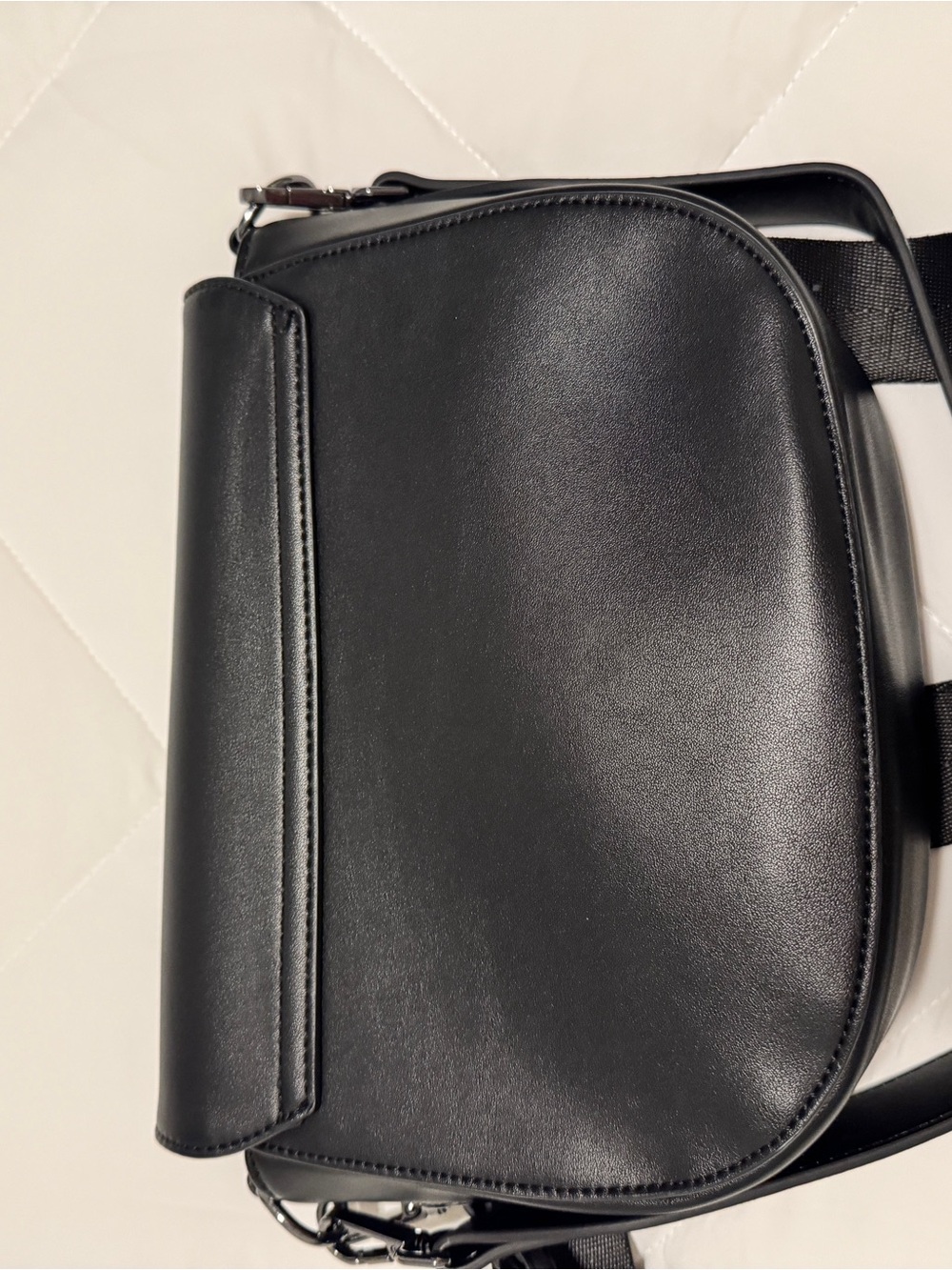 Bugatti Black Leather Messenger Crossbody Bag - Picture 2 of 5